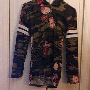 Camoflauge rose long sleeve with hoodie top